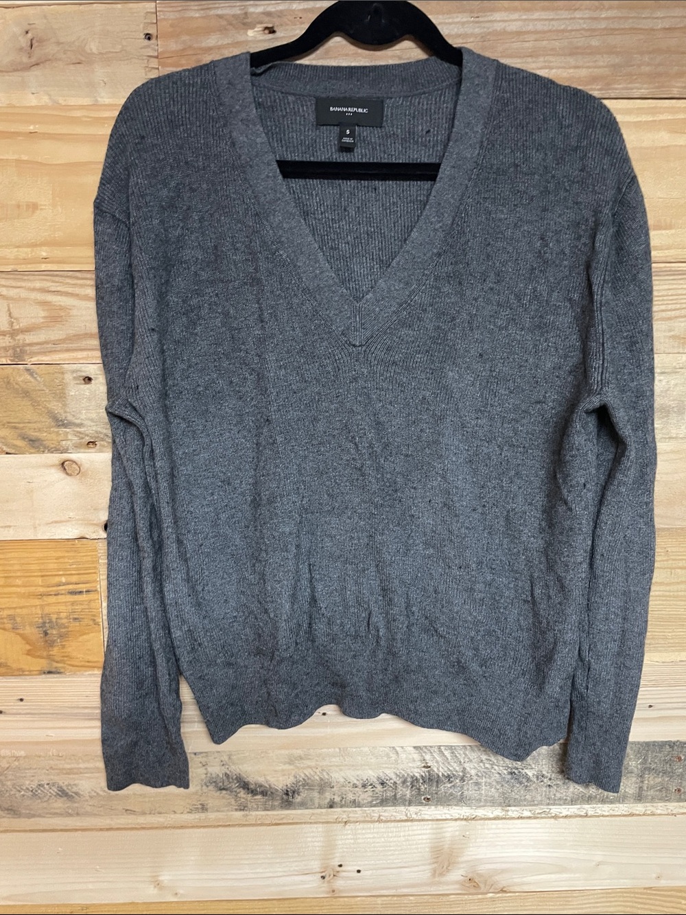 Banana Republic size Small Charcoal with Black Freckles V-neck Ribbed Sweater